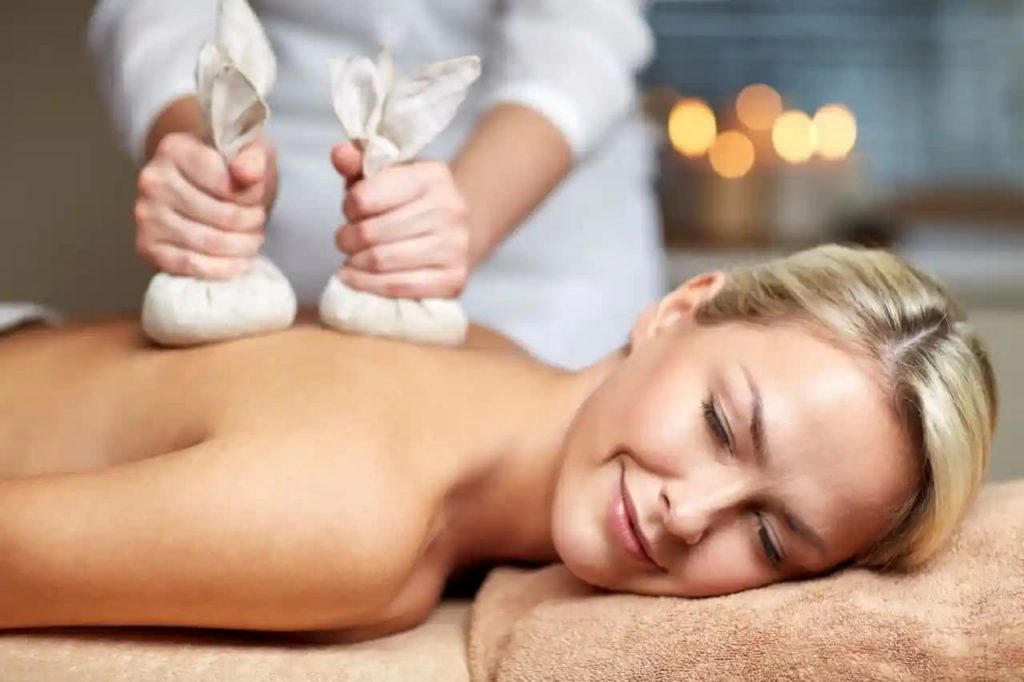O que é a massagem com Pindas Chinesas? - Massagem relaxante 